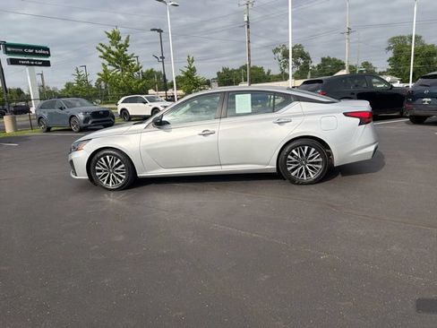 Used 2025 Nissan Altima 2.5 SV FWD image 16