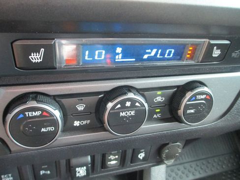 Used 2019 Toyota Tacoma TRD Off-Road AWD/4WD image 19