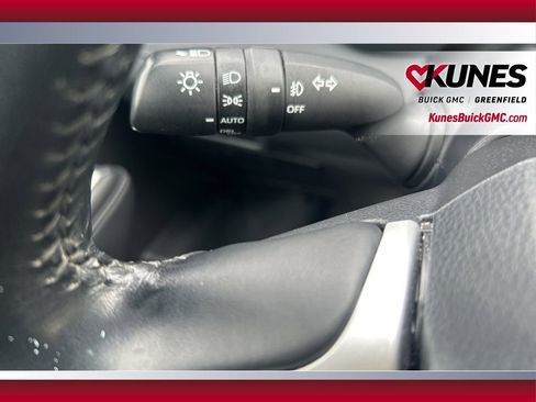 Used 2023 Toyota Highlander LE image 27