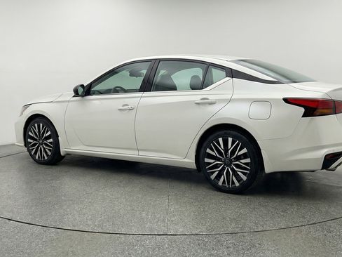 Used 2025 Nissan Altima 2.5 SV image 6