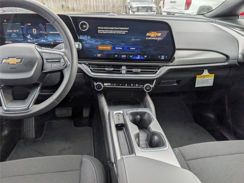 New 2026 Chevrolet Equinox EV LT image 13