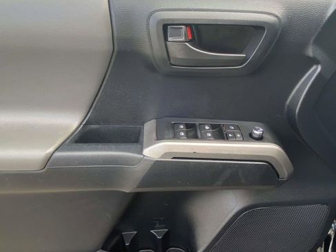 Used 2016 Toyota Tacoma SR5 w/ Towing Package image 15