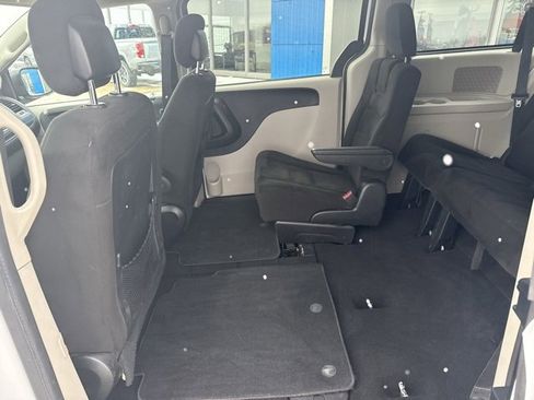 Used 2016 Dodge Grand Caravan SXT w/ Rear Park Assist Package image 30