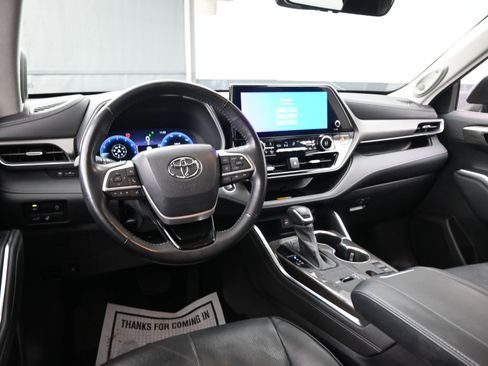 Used 2023 Toyota Highlander L image 20
