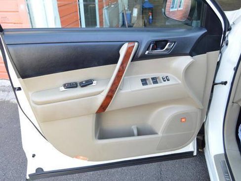 Used 2013 Toyota Highlander Limited image 35