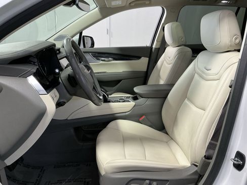 Used 2023 Cadillac XT6 Premium Luxury image 21