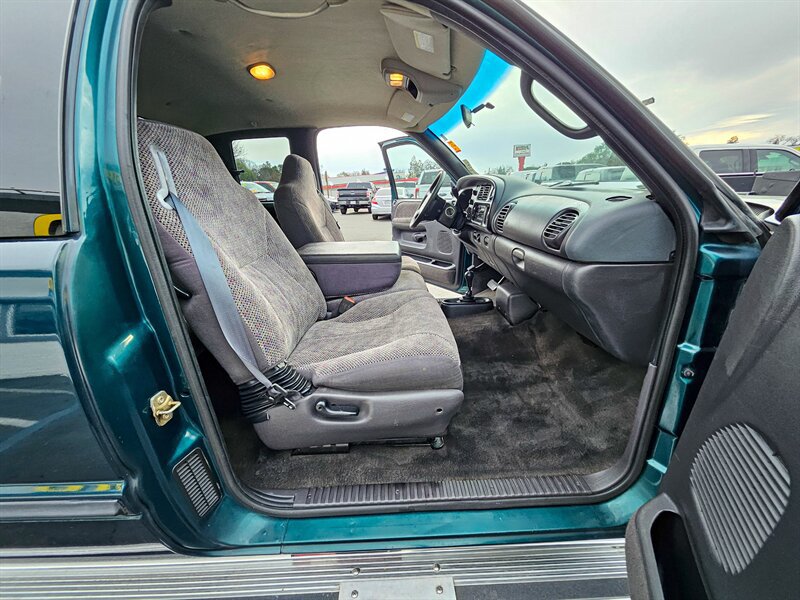 Used 1998 Dodge Ram 2500 Truck 4x4 Club Cab image 13