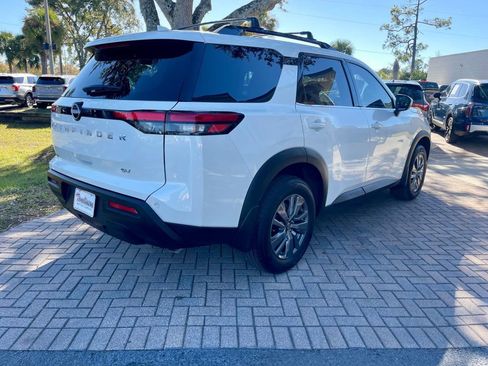 Used 2024 Nissan Pathfinder SV image 6