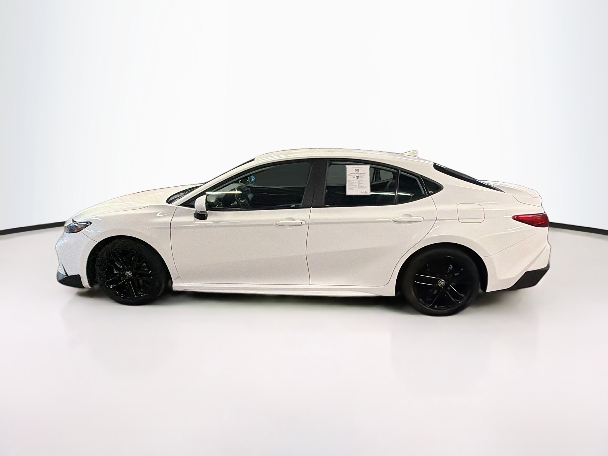 Used 2025 Toyota Camry SE FWD image 4