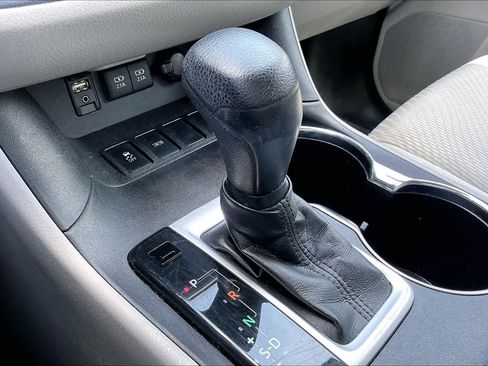 Used 2018 Toyota Highlander LE FWD image 35