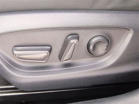 Used 2023 Toyota Camry SE image 18