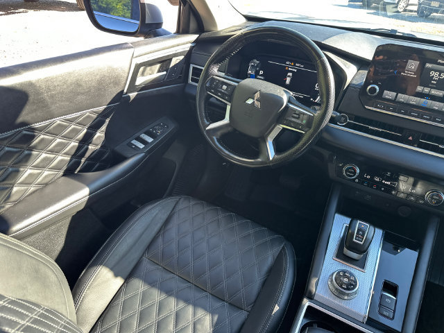 Used 2024 Mitsubishi Outlander SEL AWD/4WD image 25