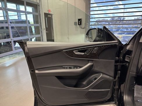 Used 2022 Audi Q8 Premium Plus image 12