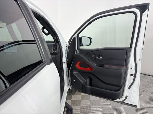 Used 2023 Nissan Frontier PRO-4X w/ Pro-4X Premium Package AWD/4WD image 31