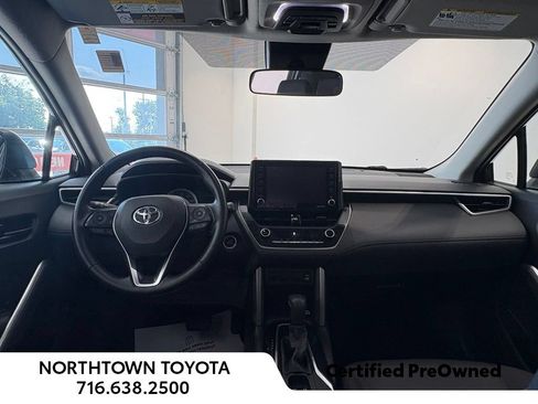 Used 2022 Toyota Corolla Cross LE w/ Moonroof Package AWD/4WD image 17
