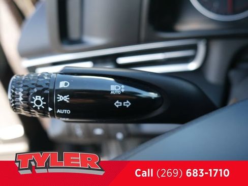 Used 2022 Hyundai Elantra SEL FWD image 21