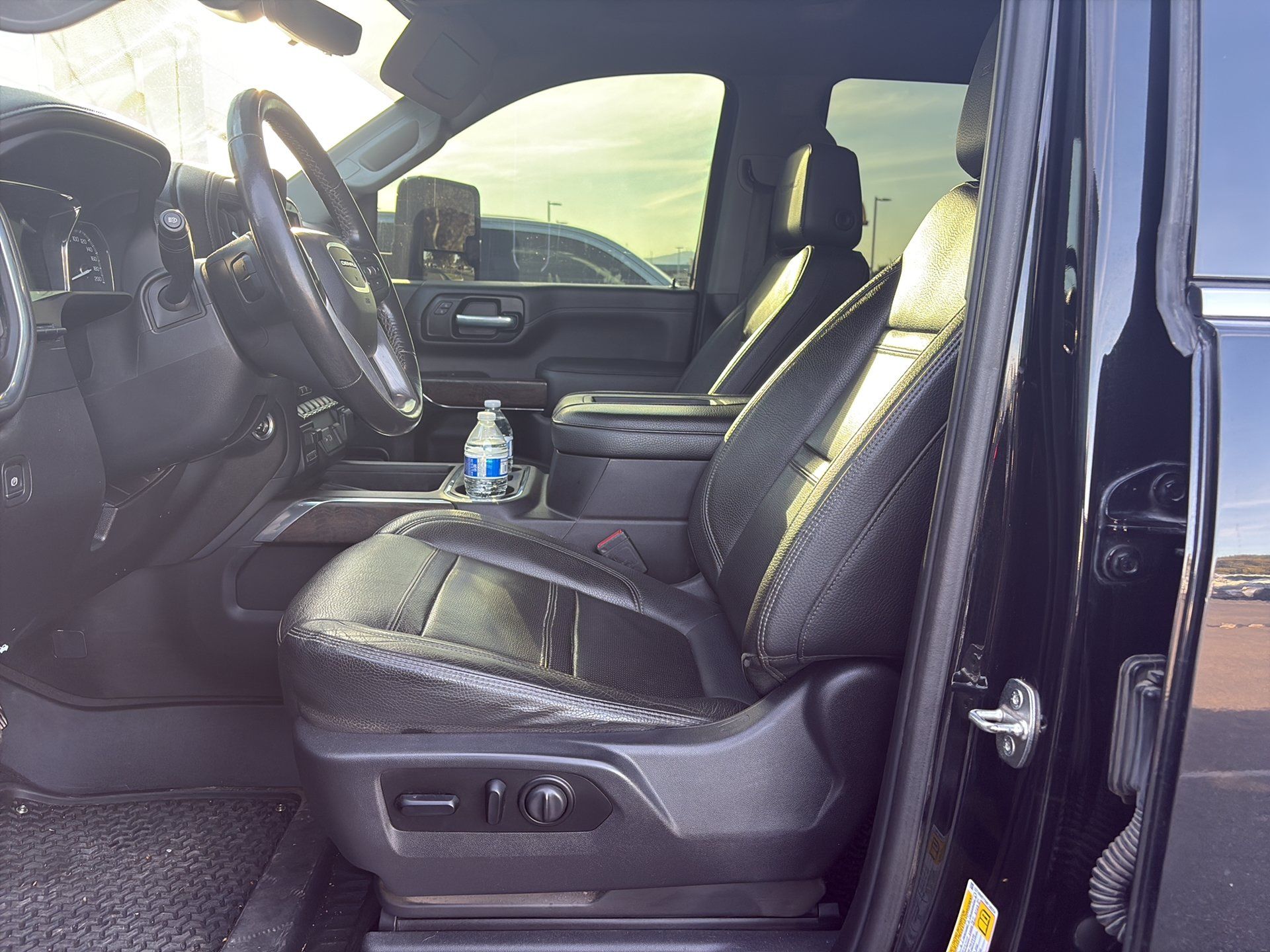 Used 2021 GMC Sierra 3500 Denali w/ Denali Ultimate Package AWD/4WD image 8