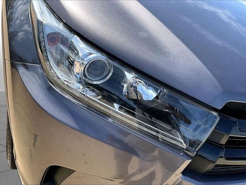 Used 2018 Toyota Highlander SE FWD image 28