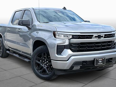 Used 2023 Chevrolet Silverado 1500 RST image 2