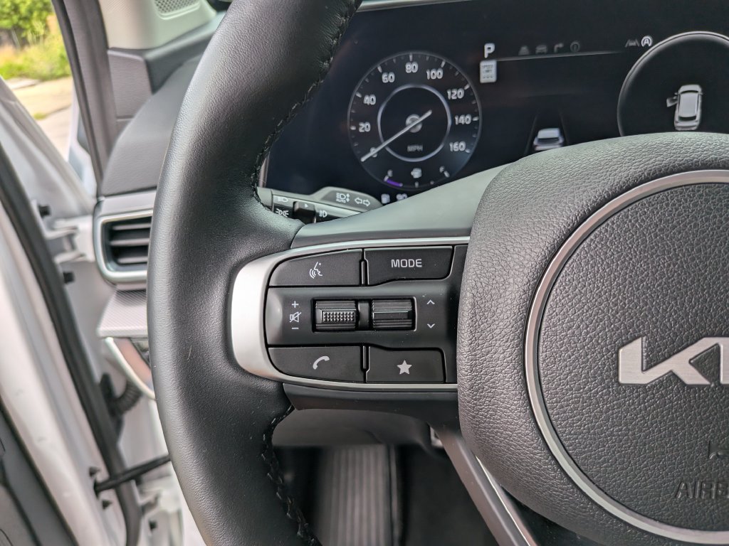 Certified 2025 Kia Sportage SX FWD image 32