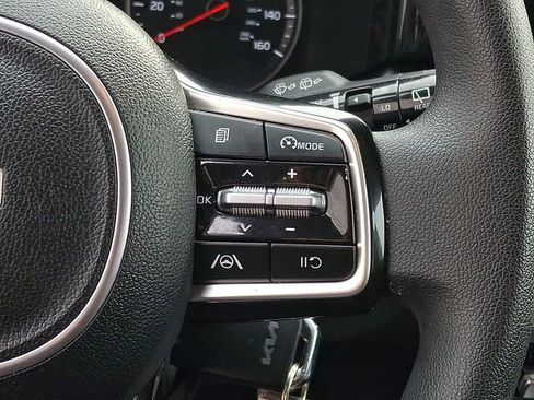 Used 2023 Kia Sorento LX image 22