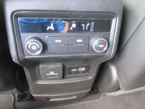 Used 2023 GMC Acadia SLT image 41