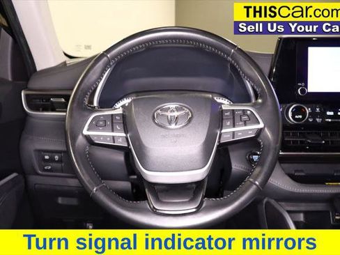Used 2023 Toyota Highlander XLE image 14