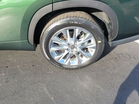 Used 2023 Toyota Highlander Limited image 5