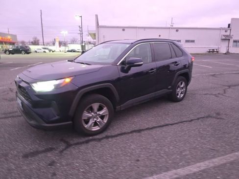 Used 2022 Toyota RAV4 XLE image 3