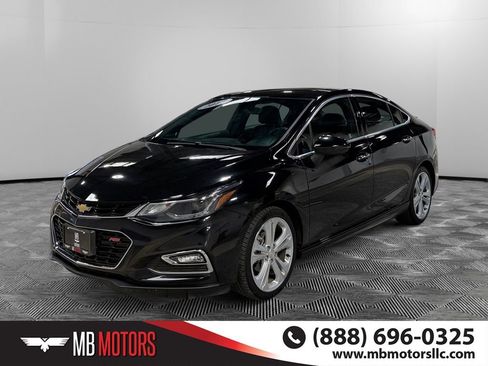 Used 2017 Chevrolet Cruze Premier FWD image 9