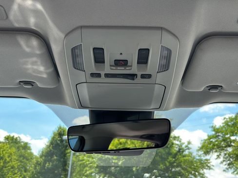 Used 2025 Toyota Highlander XLE AWD/4WD image 29