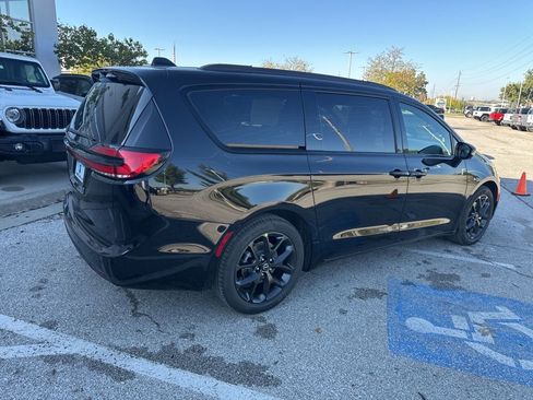 New 2026 Chrysler Pacifica Select image 30