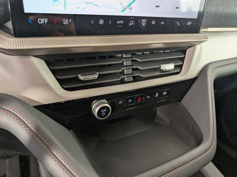 New 2025 Ford Explorer Active w/ Active Comfort Package image 19