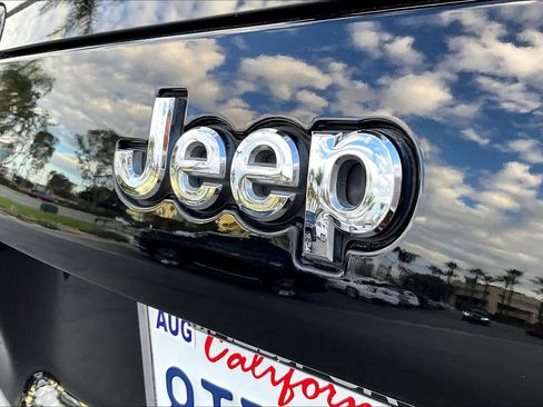 Used 2019 Jeep Cherokee Limited image 29