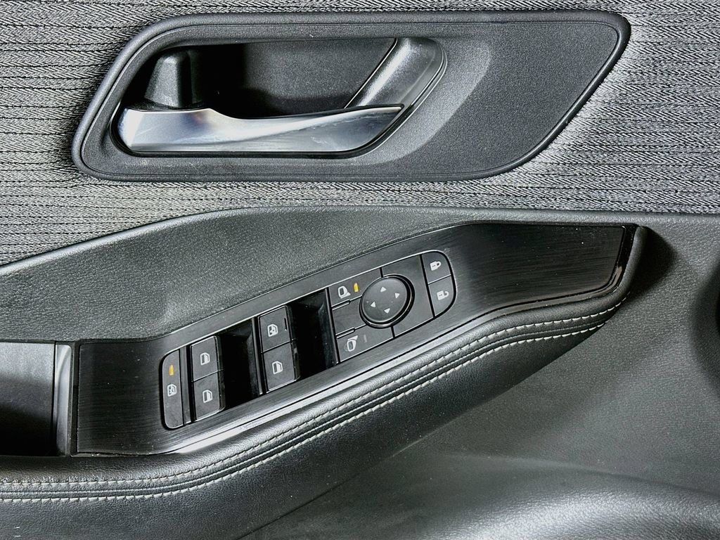 Used 2023 Nissan Rogue SV FWD image 14