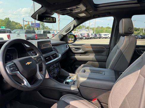 Used 2023 Chevrolet Tahoe Premier AWD/4WD image 18