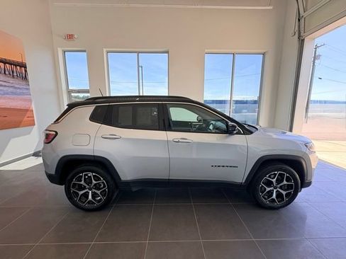 Used 2025 Jeep Compass Limited AWD/4WD image 13