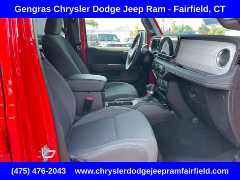 Certified 2025 Jeep Wrangler Unlimited Sahara w/ Safety Group AWD/4WD image 21