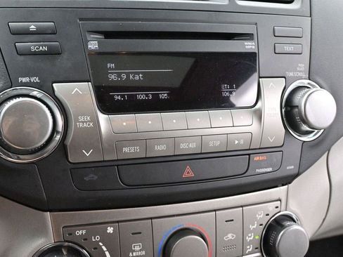 Used 2012 Toyota Highlander SE w/ Tow Pkg FWD image 22