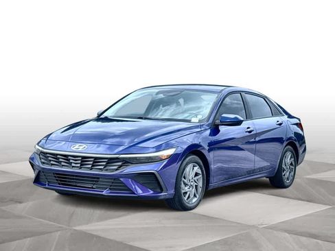 Used 2024 Hyundai Elantra SEL FWD image 4