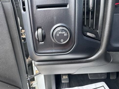 Used 2018 Chevrolet Silverado 1500 Custom w/ Custom Value Package AWD/4WD image 11