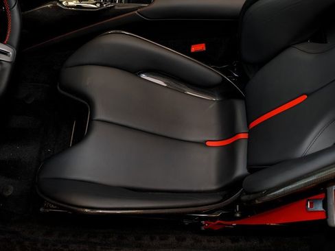 Used 2022 Ferrari SF90 Spider image 22