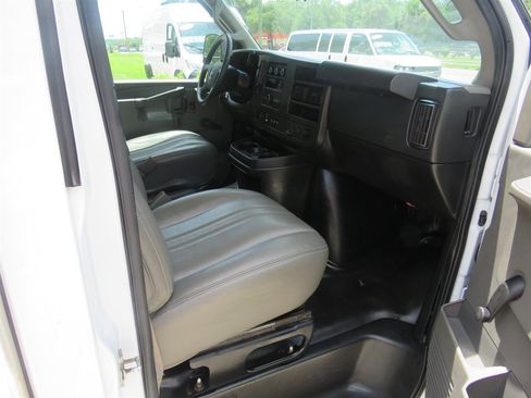 Used 2021 GMC Savana 3500 RWD image 13