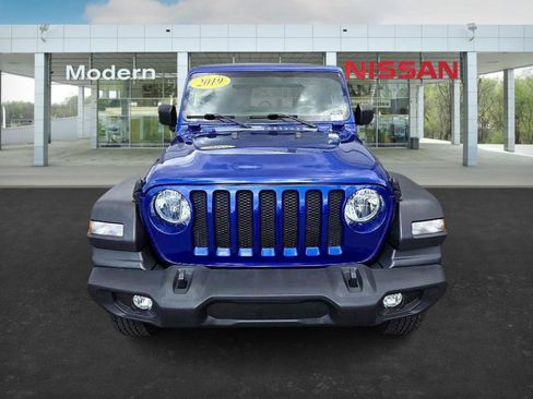 Used 2019 Jeep Wrangler Sport image 2