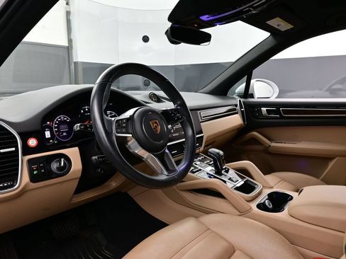 Certified 2023 Porsche Cayenne Platinum Edition AWD/4WD image 4