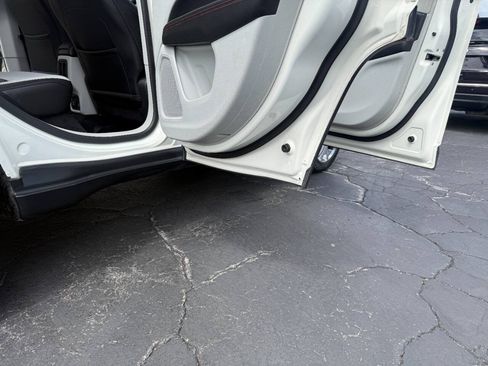Used 2018 Jeep Compass Limited AWD/4WD image 9