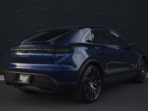 Certified 2025 Porsche Macan 4S Electric image 7