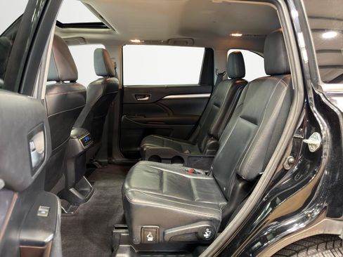 Used 2016 Toyota Highlander XLE FWD image 23