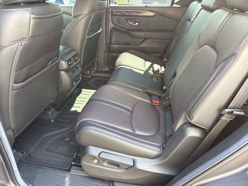 Used 2025 Honda Pilot Black Edition image 15