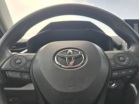 Used 2025 Toyota RAV4 XLE AWD/4WD image 20
